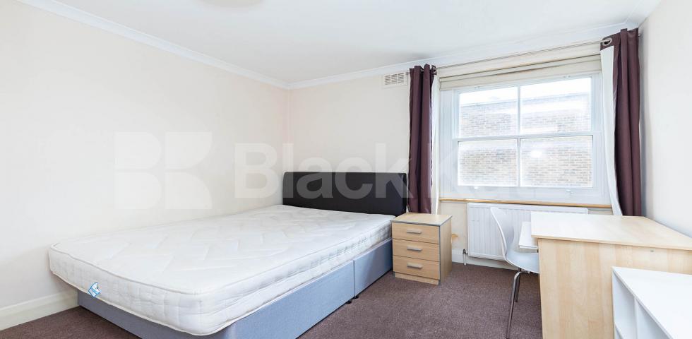 			NEWLY REFURDISHED 2/3 BED N CAMDEN!, 3 Bedroom, 1 bath, 1 reception Flat			 Royal College Street, CAMDEN
